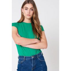 NA-KD Basic T-shirt z surowym wykończeniem - Green. T-shirty damskie marki NA-KD Basic. W wyprzedaży za 20.47 zł.