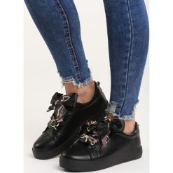 Czarne Buty Sportowe Save Me. Czarne obuwie sportowe damskie Born2be, bez wzorów, z satyny. Za 29.99 zł.