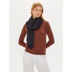 Chusta Guess. Czarne szaliki i chusty damskie Guess, z aplikacjami. Za 299.99 zł.