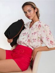 Koszulowa ażurowa bluzka z bawełny - wielobarwny. Bluzki damskie Sinsay, l, w ażurowe wzory, z bawełny, bez kołnierzyka, bez ramiączek. Za 49.99 zł.