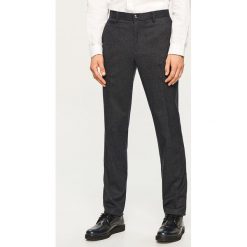 Spodnie na kant slim fit - Szary. Eleganckie spodnie męskie marki Giacomo Conti. W wyprzedaży za 119.99 zł.