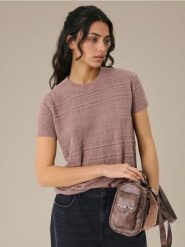 Swetrowa bluzka z ażurowym wzorem i domieszką lnu - brązowy. Brązowe bluzki damskie Sinsay, l, w ażurowe wzory, bez kołnierzyka, bez ramiączek. Za 39.99 zł.