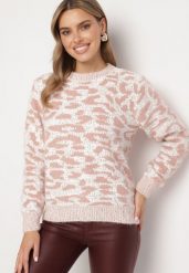 Ciemnoróżowy Sweter z Wełną o Klasycznym Kroju Zdobiony Wzorem w Cętki Zinarisa. Czerwone swetry damskie Born2be, na zimę, l, z aplikacjami, z wełny, klasyczne, bez kołnierzyka, bez ramiączek, bez kaptura. Za 64.99 zł.