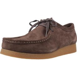 Buty CLARKS WALLABEEEVO SUEDE Brązowy. Brązowe obuwie sportowe damskie Clarks, bez wzorów, z tkaniny, na fitness i siłownię. Za 389.99 zł.