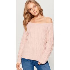 Sweter z odkrytymi ramionami - Różowy. Swetry damskie marki Mohito. W wyprzedaży za 79.99 zł.