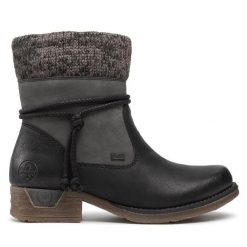 Botki Rieker. Czarne botki damskie Rieker, bez obcasa, na płaskiej podeszwie, bez zapięcia. Za 339.99 zł.