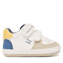 Sneakersy Tommy Hilfiger. Białe trampki i tenisówki chłopięce Tommy Hilfiger, bez wzorów, bez zapięcia. Za 209.99 zł.