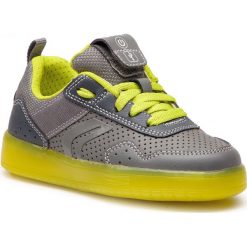 Sneakersy GEOX - J Kommodor B. B J845PB 05411 C0666 Grey/Lime. Półbuty chłopięce marki Geox. W wyprzedaży za 219.00 zł.