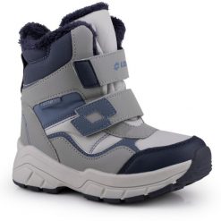 Buty chłopięce trapery zimowe Lotto HOONAH TEX K. Niebieskie buty zimowe chłopięce Lotto, bez wzorów, bez zapięcia. W wyprzedaży za 129.00 zł.