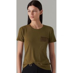Koszulka z ozdobną kieszonką - Zielony. T-shirty damskie marki Mohito. Za 59.99 zł.