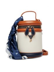 Guess Torebka J6RZ08 WJ930 Beżowy. Brązowe torby i plecaki dziecięce Guess, ze skóry. Za 299.99 zł.