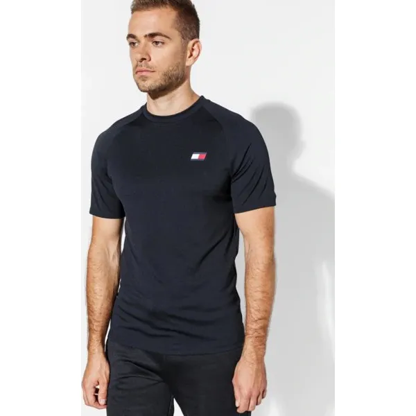 Tommy Sport Koszulka Back Logo , czarny, rozmiar L. Czarne koszulki sportowe męskie Tommy Hilfiger, l, bez wzorów, z materiału, bez kołnierzyka, bez ramiączek, climacool (adidas). W wyprzedaży za 139.99 zł.