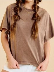Bawełniana koszulka z efektem sprania - brązowy. Brązowe t-shirty damskie Sinsay, l, bez wzorów, z bawełny, bez kołnierzyka. W wyprzedaży za 22.99 zł.