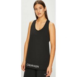 Calvin Klein Performance - Top. Szare topy damskie Calvin Klein Performance, z nadrukiem, z bawełny, z okrągłym kołnierzem, bez rękawów. Za 159.90 zł.