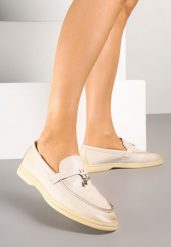 Beżowe Mokasyny Zdobione Elegancką Aplikacją ze Skórzaną Wkładką Doreme. Brązowe mokasyny damskie Renee, z jeansu, eleganckie. Za 49.99 zł.