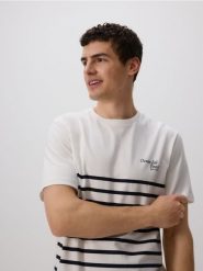 T-shirt regular w paski - biały. Białe t-shirty męskie Reserved, l, bez wzorów, z bawełny, bez kołnierzyka. W wyprzedaży za 39.99 zł.