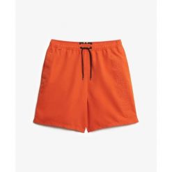 Wysokiej jakości kąpielówki z haftem Superdry. Niebieskie kąpielówki męskie Superdry., s, bez wzorów, z gumy. Za 235.30 zł.