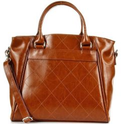 Elegancki kuferek ze skóry naturalnej DAN-A T255 camel. Brązowe torebki do ręki damskie DAN-A, bez wzorów, ze skóry, eleganckie, bez dodatków. Za 369.99 zł.