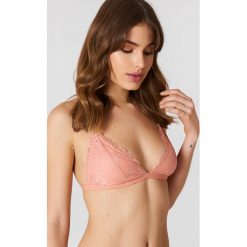 Minimum Biustonosz Jonine - Pink. Różowe biustonosze Minimum, w koronkowe wzory, z koronki. W wyprzedaży za 56.78 zł.