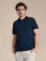 Koszulka polo z ozdobnym wzorem allover - granatowy. Niebieskie koszulki polo męskie Sinsay, l, bez wzorów, bez ramiączek. W wyprzedaży za 22.99 zł.