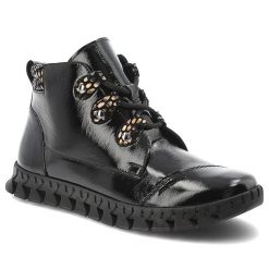 Czarne Botki Armodo Stylowe Lakierowane Buty Damskie. Czarne kozaki damskie Armodo, z lakierowanej skóry, bez obcasa. Za 339.99 zł.