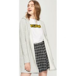 Długa bluza z kapturem - Jasny szar. Bluzy damskie marki Sinsay. Za 59.99 zł.