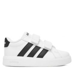 Sneakersy adidas. Białe trampki i tenisówki chłopięce Adidas, bez wzorów, bez zapięcia. Za 139.99 zł.
