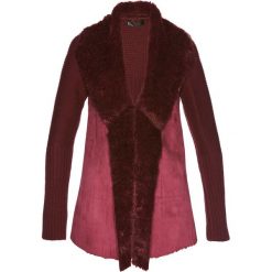 Sweter rozpinany ze sztucznym futerkiem bonprix czerwony klonowy. Czerwone kardigany damskie bonprix, bez wzorów. Za 54.99 zł.
