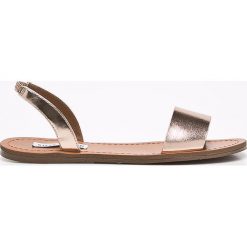 Steve Madden - Sandały. Klapki damskie marki Steve Madden. W wyprzedaży za 159.90 zł.