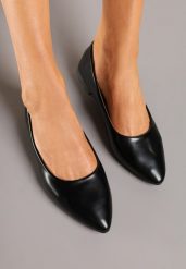 Czarne Basicowe Balerinki ze Szpiczastym Noskiem Adivili. Czarne baleriny damskie Renee, bez wzorów, eleganckie, bez obcasa, na płaskiej podeszwie. Za 49.99 zł.