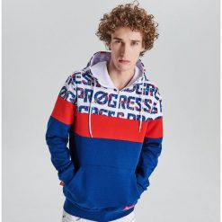 Wzorzysta bluza z kapturem - Granatowy. Bluzy męskie marki Cropp. Za 129.99 zł.