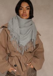 Szary Bawełniano-Wiskozowy Szalik w Kształcie Trójkąta z Frędzlami Vetisara. Szare szaliki i chusty damskie Renee, bez wzorów, z bawełny. Za 39.99 zł.