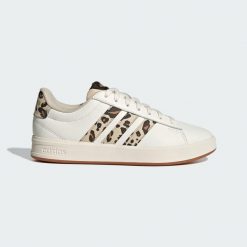 BUTY GRAND COURT 3.0. Białe obuwie sportowe damskie Adidas, bez wzorów, z gumy. Za 349.00 zł.