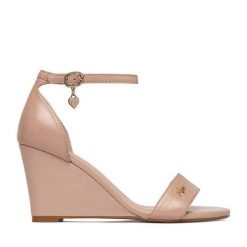 Sandały MEXX. Czerwone sandały damskie Mexx, bez wzorów, bez obcasa, na koturnie, bez zapięcia. Za 299.99 zł.