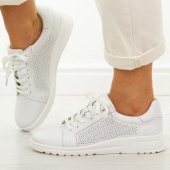 Białe skórzane półbuty damskie Potocki 19404. Białe półbuty damskie POTOCKI, na jesień, w ażurowe wzory, z jeansu, casualowe, bez obcasa, na płaskiej podeszwie, bez zapięcia. Za 239.00 zł.