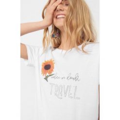 T-shirt z nadrukiem. T-shirty damskie marki Orsay. Za 29.99 zł.