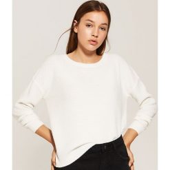 Sweter o ryżowym splocie - Kremowy. Swetry damskie marki House. Za 39.99 zł.