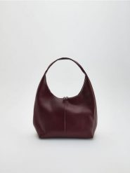 Torebka hobo - bordowy. Czerwone torebki do ręki damskie Reserved, bez wzorów, ze skóry, bez dodatków. Za 159.99 zł.