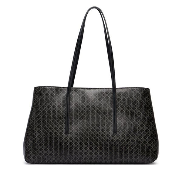 Torebka Calvin Klein. Czarne torebki do ręki damskie Calvin Klein, bez wzorów, klasyczne, bez dodatków. Za 585.99 zł.