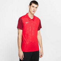 Koszulka treningowa męska Nike Trophy IV. Czerwone koszulki sportowe męskie Nike, m, bez wzorów, bez kołnierzyka, bez ramiączek, do piłki nożnej. Za 149.00 zł.