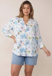 Niebieska Koszula Wiskozowa w Kwiaty Syro. Niebieskie bluzki damskie Born2be, l, bez wzorów, z jeansu, bez kołnierzyka, plus size, bez ramiączek. Za 69.99 zł.