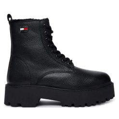 Trzewiki Tommy Jeans. Czarne botki damskie Tommy Jeans, z jeansu, bez obcasa, na płaskiej podeszwie, bez zapięcia. Za 749.99 zł.
