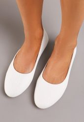 Białe Płaskie Balerinki Wsuwane Ozdobione Brokatem Joanmarie. Białe baleriny damskie Born2be, z aplikacjami, glamour, bez obcasa, na płaskiej podeszwie. Za 39.99 zł.