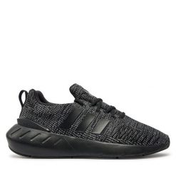 Sneakersy adidas. Czarne trampki i tenisówki chłopięce Adidas, bez wzorów, bez zapięcia. Za 179.99 zł.