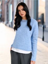 Sweter o warkoczowym splocie - błękitny. Niebieskie swetry damskie Sinsay, l, bez wzorów, z materiału, bez kołnierzyka, bez ramiączek, długie, bez kaptura. Za 49.99 zł.