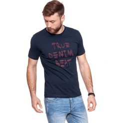 Mustang MUSTANG DENIM BEAT T-SHIRT DARK SAPPHIRE 1006414 4136 S. T-shirty męskie marki Mustang. Za 57.99 zł.