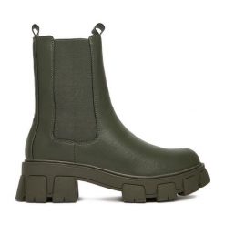 Sztyblety DeeZee. Brązowe botki damskie DeeZee, bez obcasa, na płaskiej podeszwie, bez zapięcia. Za 239.99 zł.