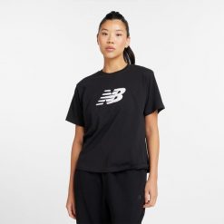 Koszulka damska New Balance WT43583BK – czarna. Czarne t-shirty damskie New Balance, l, bez wzorów, z materiału, klasyczne, bez kołnierzyka. Za 129.99 zł.