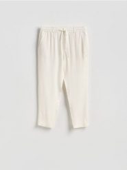 Spodnie z lyocellu - biały. Białe spodnie materiałowe męskie Reserved, l, bez wzorów, z lyocellu. Za 149.99 zł.