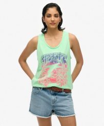 Koszulka surfingowa z psychodelicznym wzorem SUPERDRY. Zielone t-shirty damskie Superdry., m, bez wzorów, z bawełny, bez kołnierzyka. Za 137.40 zł.